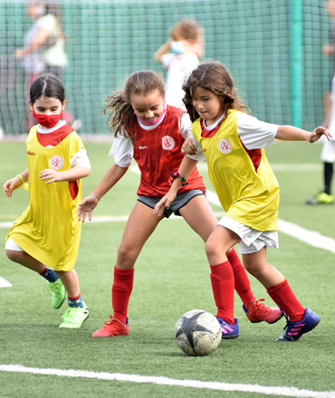 A força do futebol feminino do Centro Olímpico