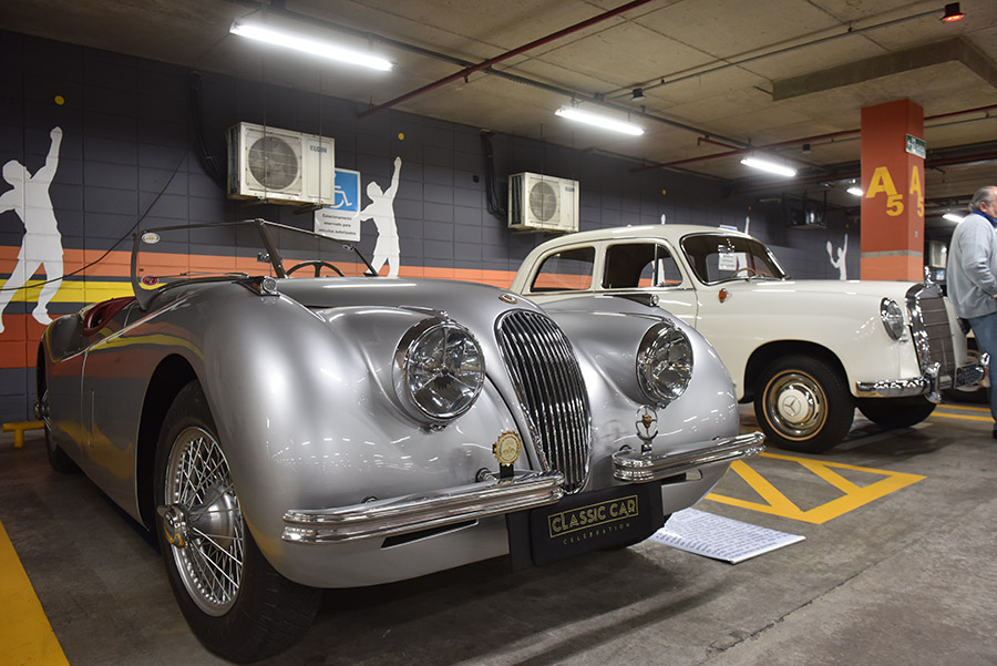 Exposição de carros antigos e 'Clube Rebaixados' movimentam